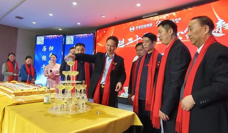 20240330-1711778834180690.jpg 倒香檳.jpg